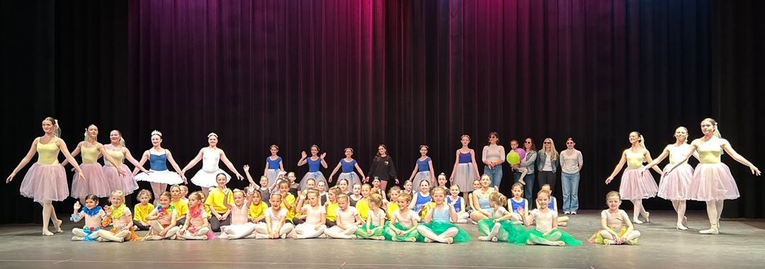 group photo of ballet dancers